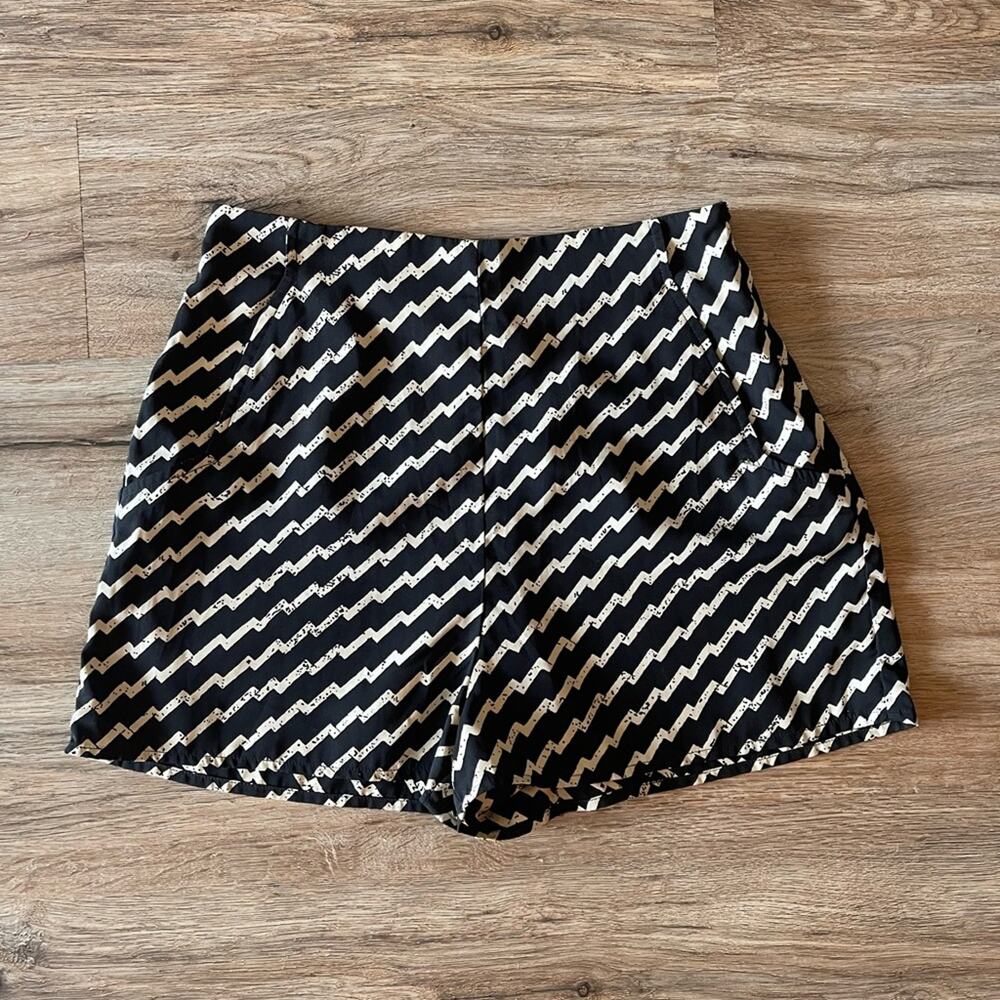 Lush Black and Cream Zig Zag Design Shorts Size Small